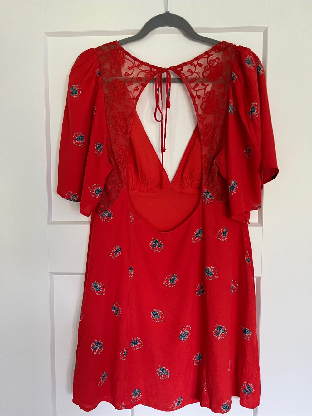 Free People Mockingbird Coral Red Floral Deep V Mini Dress - Size 10 - Picture 7 of 12